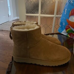 Only worn once Classic II Uggs. chestnut color, size 10 and great condition :)